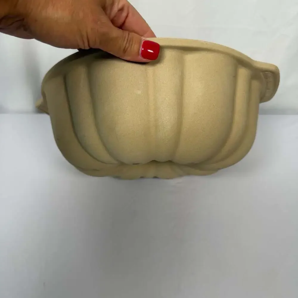 The Pampered Chef Family Heritage Collection Fluted Bundt Stoneware Baking Pan